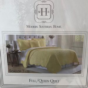 Modern southern home full/queen scalloped quilt comforter and shams set NEW